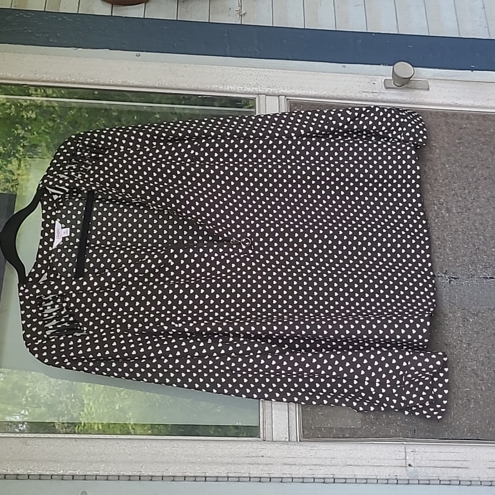 Candies size xl zip front v neck blouse with openwork shoulders and peggable sle